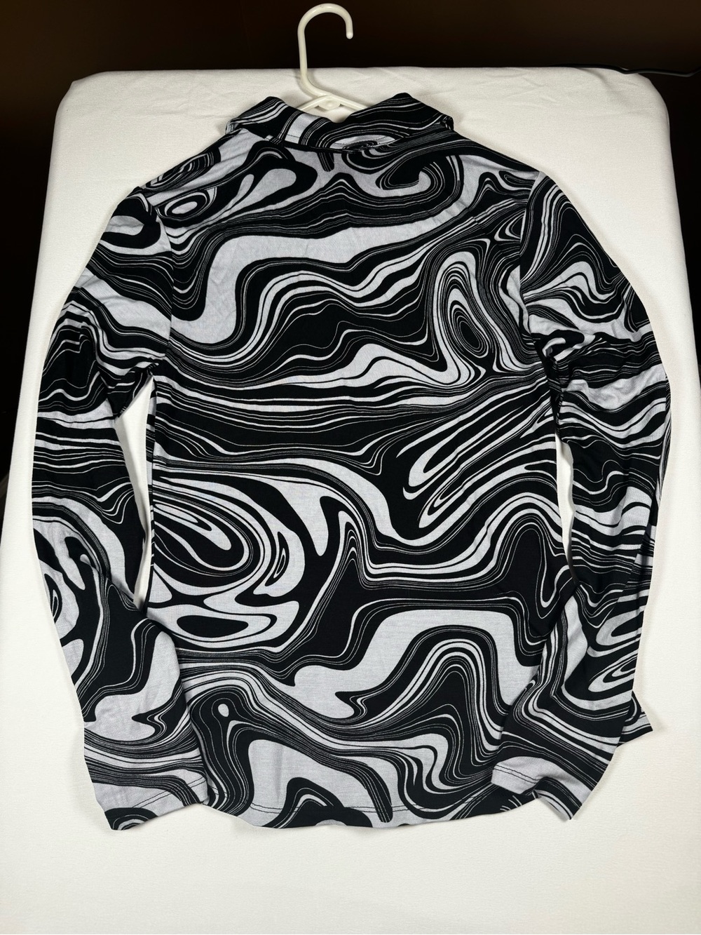 Sanctuary Black & White Marble Swirl Button-Down Shirt Size S - Picture 3 of 6